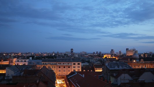 Blick über das nächtliche Zagreb P1060367.JPG