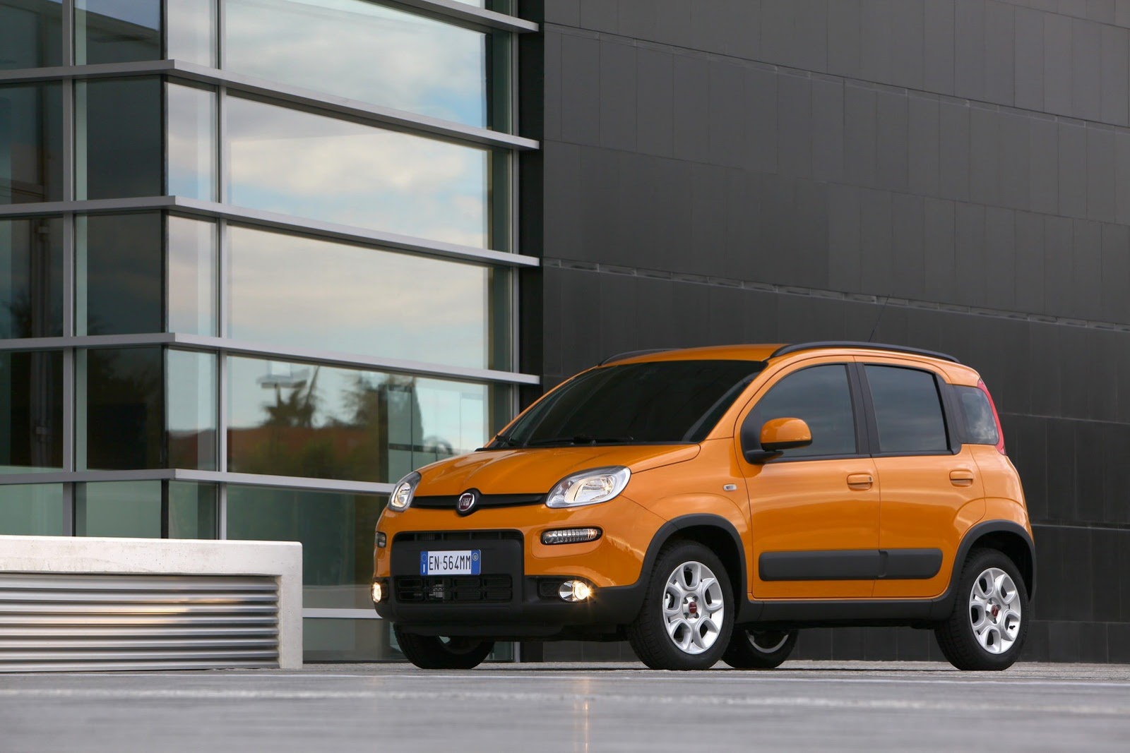 [2013-Fiat-Panda-Trekking-29%255B2%255D.jpg]