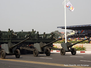 Quelques armes lourdes de Fardc  lors du défilé du 30 juin 2010 à Kinshasa. Radio Okapi/ Ph. John Bompengo
