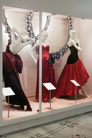 [vanda_ballgowns10_v_16may12_pr_b_320x480%255B8%255D.jpg]