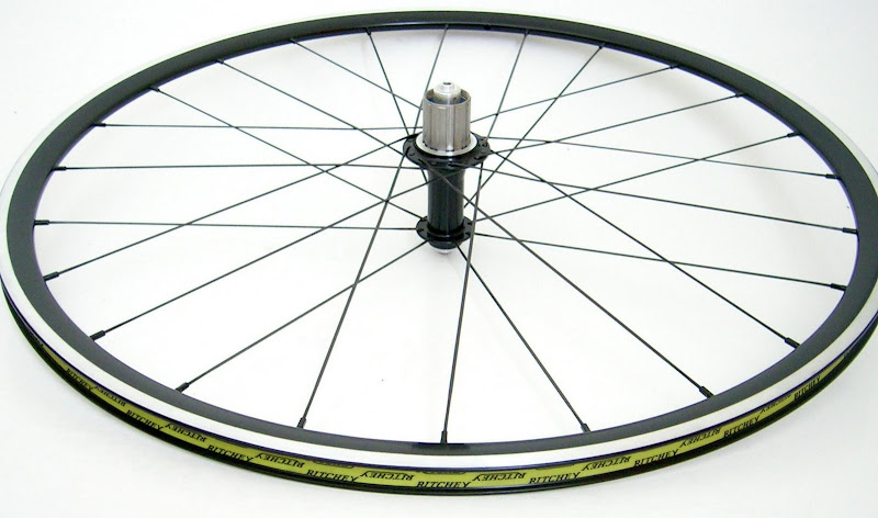 The rear wheel: Ligero SLW hub, DT Swiss Aerolite spokes, Kinlin XR-270 rim