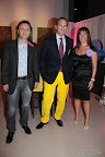 Javier junto al galerista Daniel Maman y su mujer Patricia quienes cedieron el espacio de la galería y las obras expuestas para el festejo.