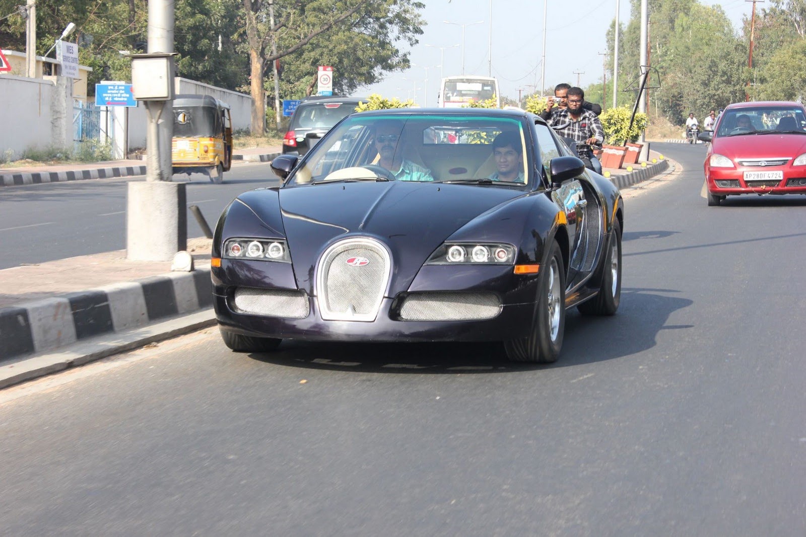 [Suzuki-Marutti-Bugatti-Veyron-Replica-27%255B2%255D.jpg]