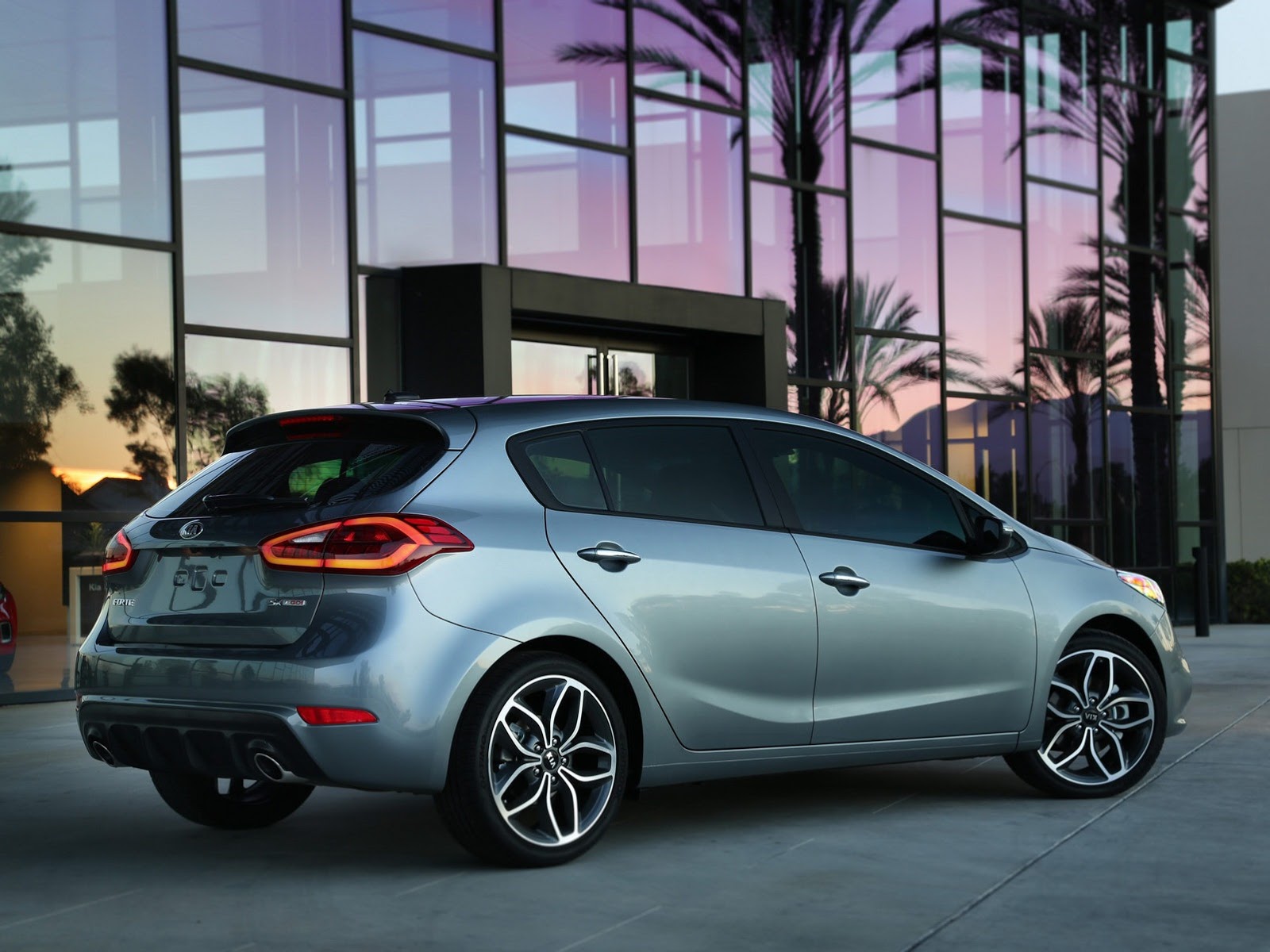 2014-Kia-Forte-Hatch-2%5B3%5D.jpg
