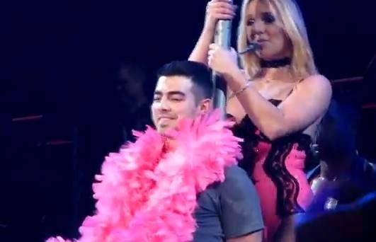 [joe-jonas-given-lapdance-from-britney-spears%255B2%255D.jpg]