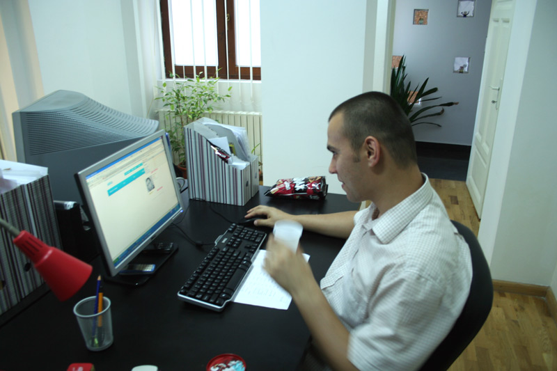 alin working