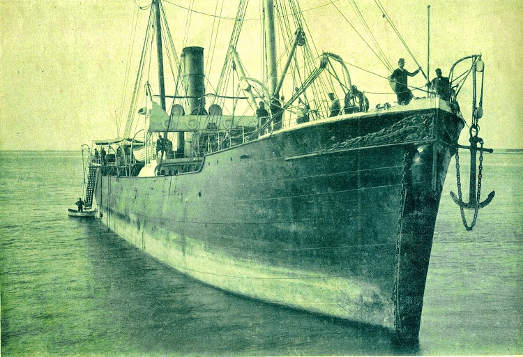 El vapor IBAIZABAL mostrando una gran avería en la roda. De la Revista El Mundo Naval Ilustrado. Año 1899.jpg