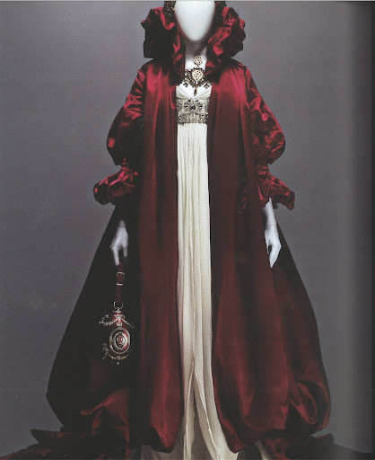 This satin cape is phenomenal, so luxurious and powerful. This satin cape is phenomenal, so luxurious and powerful.