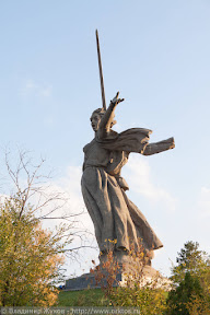 'Родина-Мать зовёт' осенью