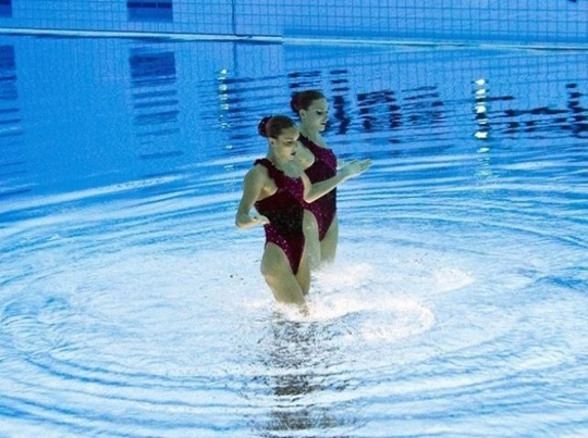 [synchronized-swimmers-underwater-7%255B2%255D.jpg]