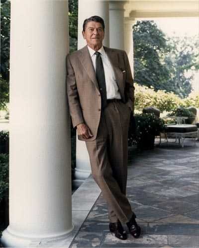 [Ronald_Reagan_posing_on_the_White_House_Colonnade_1984%2520%2528from%2520WikiMedia%2520Commons%2529%255B2%255D.jpg]