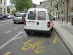 Rue de Candole : "URGENCE ! LIVRAISON DE FLEUR !"