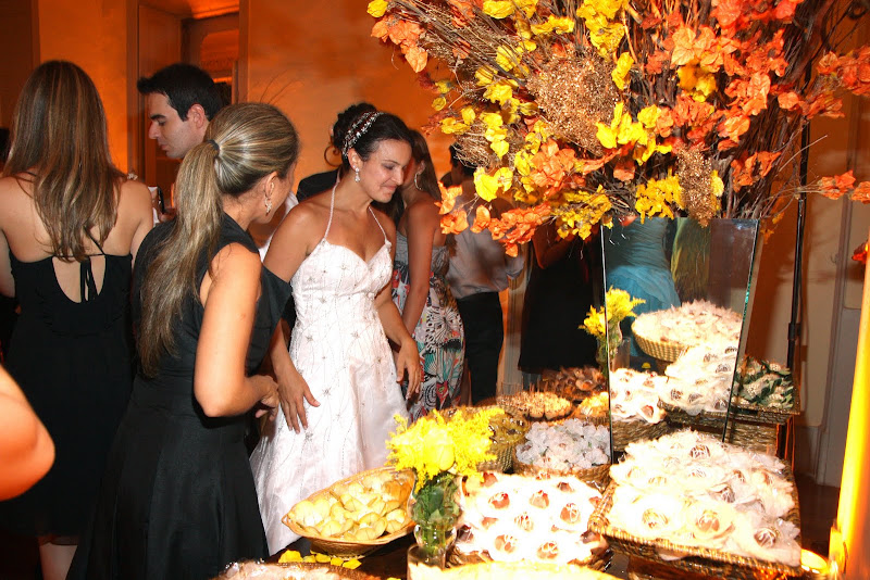Fotos de Casamento Laura e Marcelo no Solar das Palmeiras. Foto numero 11 da cerimonialista Liliane Cariello, do Rio de Janeiro, RJ, que faz cerimonial de casamentos, cerimonial de eventos, cerimonial de festas, cerimonial de 15 anos, cerimonial de bodas, cerimonial de eventos sociais, cerimonial de aniversários, decoração de casamento, decoração de festas de 15 anos, decoração de eventos sociais, decoração de aniversários, buffet de casamento, buffet de 15 anos, buffet festas, buffet eventos e assessoria cerimonial. Liliane Cariello cerimonial casamento cerimonialista eventos casamentos rio decoração salão de buffet no foto festas praia