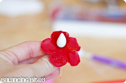 How to make small gumpaste roses (23)