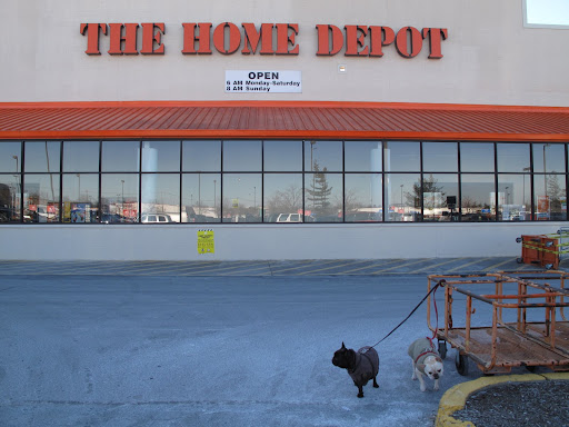 Martha had many errands to do on her way to East Hampton.  One was to stop and shop at The Home Depot.  There is a giant one in Valley Stream, Long Island.