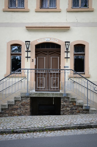 [school%2520doors%255B3%255D.jpg]