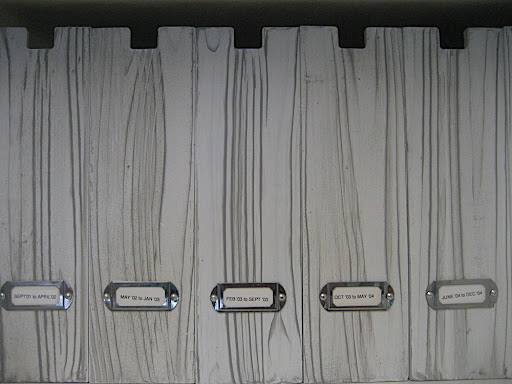 I bought these wooden magazine holders at IKEA and had them painted faux bois (false wood in French). Martha says she wants them for her office, so if one day they're missing, I'll know where to find them.