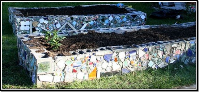 garden bed mosaic on cement blocks3