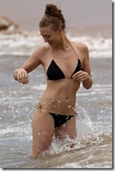 dollys-from-holly.blogspot.com_Yvonne Strahovski_05