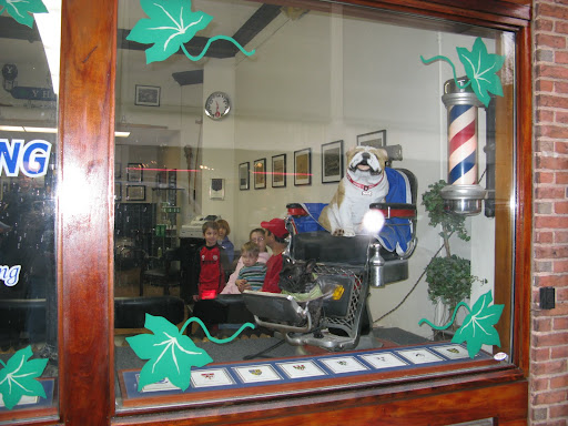 A group of children there told us that the English bulldog is the mascot of Yale University.