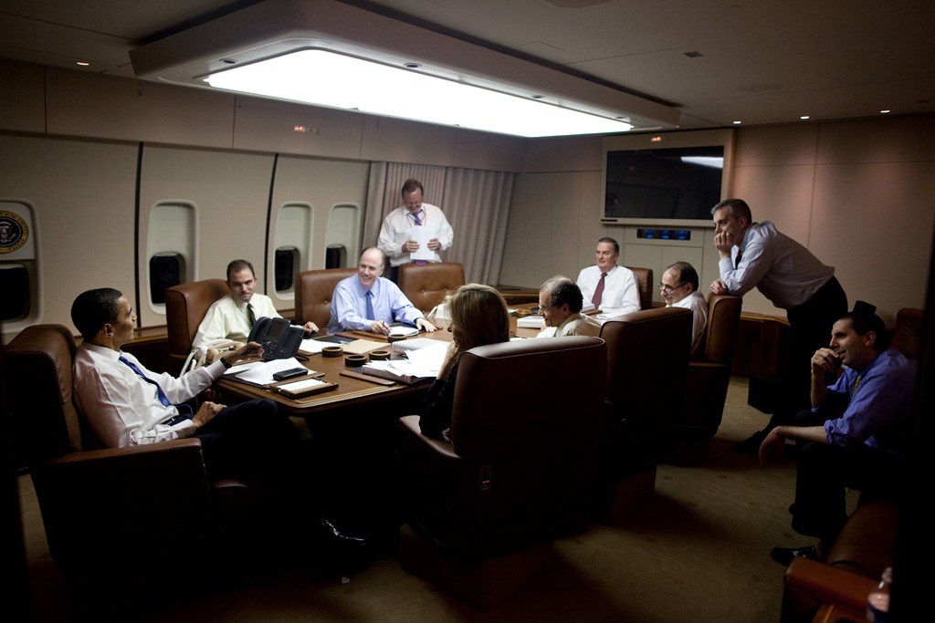 [Barack_Obama_with_his_staff_in_the_meeting_room_of_Air_Force_One%255B4%255D.jpg]