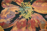 Tkanina meblowa w kolorowe kwiaty. Czarna. 501