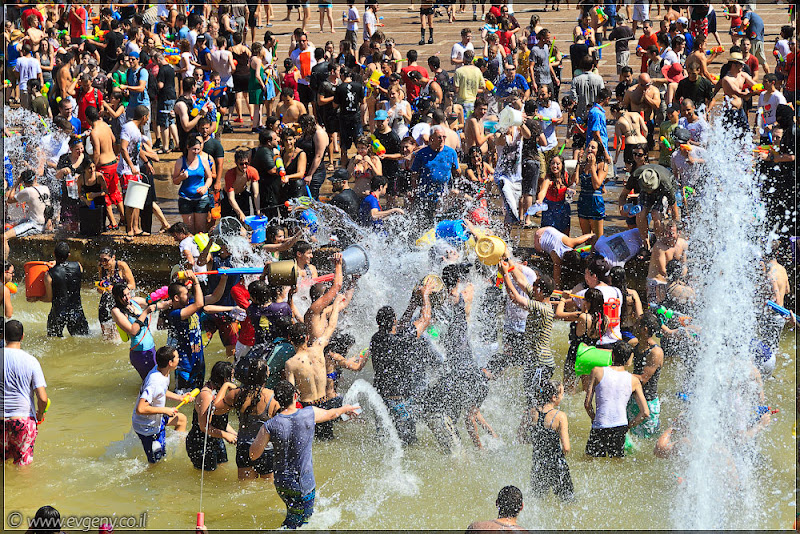il/Настоящее мочилово в центре Тель Авива (20110701 ta water war 045 6781)