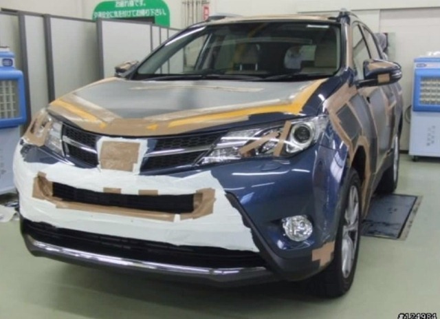 2013-Toyota-RAV-4-2