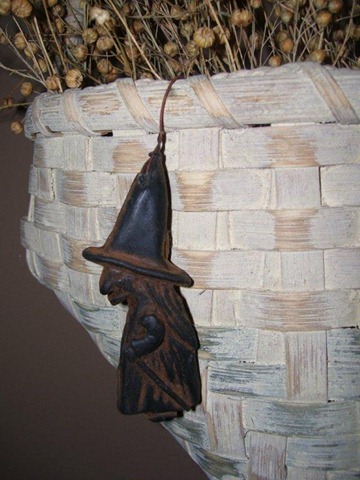 [beeswax%2520witch%255B3%255D.jpg]