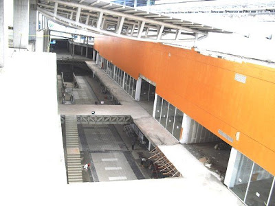 City Walk, tampak pemasangan keramik sedang dikerjakan per 4 Juni 2010