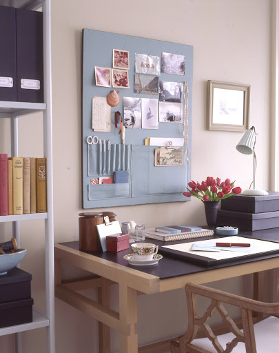 This pin board features pockets for supplies, papers, and other important items.
