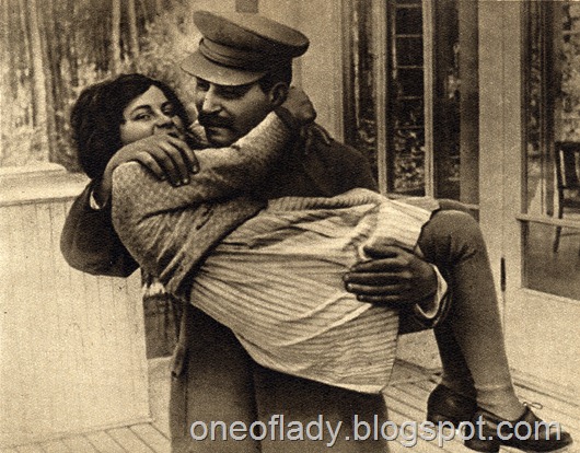 Joseph_Stalin_with_daughter_Svetlana,_1935