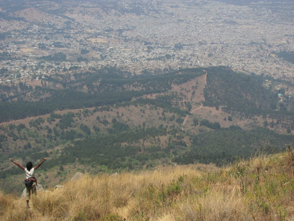 [Fo%2520hugging%2520Mbeya%255B2%255D.jpg]