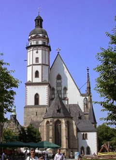 c0 This is Thomaskirche, a Lutheran church in Leipzig, Germany famous for being Bach's church and grave site