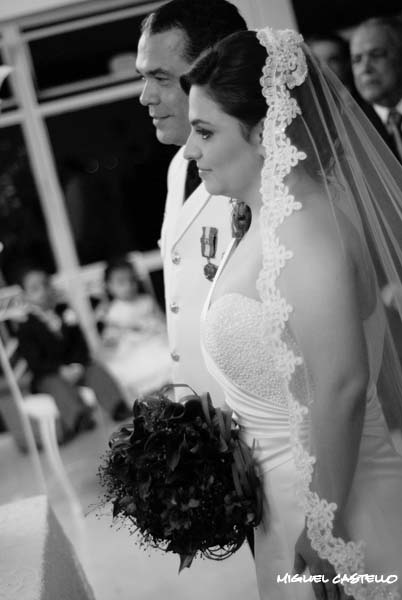 Fotos de Larissa e Maurício. Foto numero 021 do fotografo de casamento Miguel Castello, de Brasilia, DF, que faz fotos de casamento (fotografia de casamento), fotos de 15 anos (fotografia de 15 anos), fotos de modelos (ensaios para books fotograficos), fotos de gravidas (fotografia de gestantes), fotos de debutantes, fotojornalismo de casamento, fotojornalismo social e fotografia de moda em estudio. fotos casamento distrito federal brasilia de 15 anos df brasília books modelos ensaio fotografico gravidas gravida festa festas book moda vestidos dia da noiva cartao convites grávida gestante fotografias paisagem