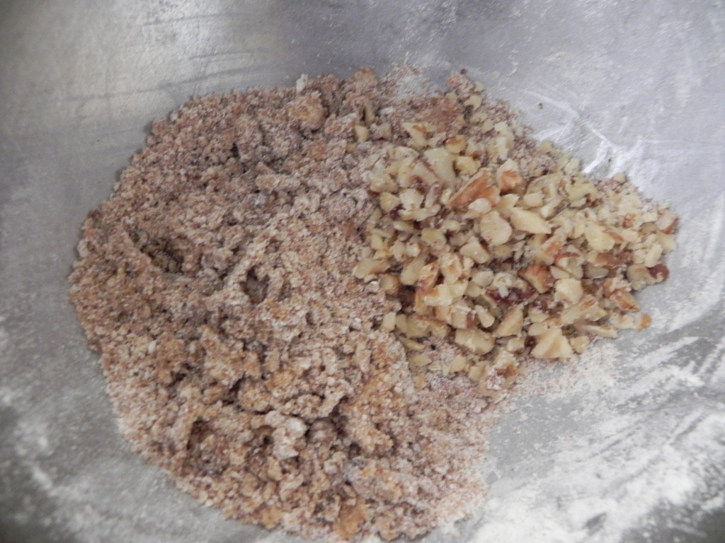 [DSCN9640%255B4%255D.jpg&description=Streusel Topped Plum Muffins {Taste of Home Baking Book Giveaway!}')]
