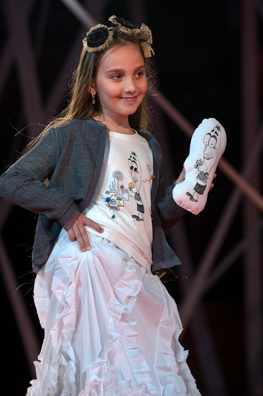 Лариса ЛОБАНОВА (показ дитячої колекції), HOLIDAY FASHION WEEK 2011 Фото Сергея Черникова