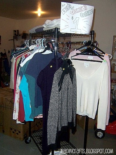 [hanging-clothes-by-gender-and-size8.jpg]