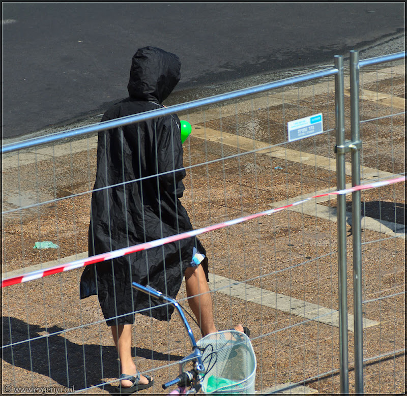 il/Настоящее мочилово в центре Тель Авива (20110701 ta water war 055 6805)