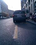 Rue de Lausanne, inauguration de la piste anti-cyclable: épisode 1. Photo: dani