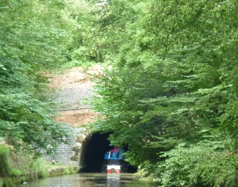 [6-approaching-braunston-tunnel5.jpg]
