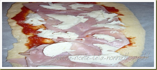 Pizza di pasta madre con rosciutto cotto alla brace e mozzarella (8)