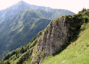 S poti proti dolini.