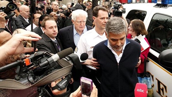 [George-Clooney-foi-retirado-por-poli%255B2%255D.jpg]