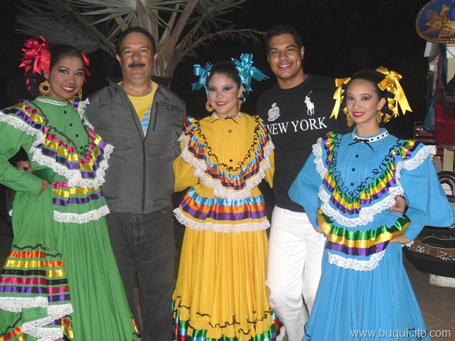 [F_LONGO_G_LONGO_Y_BAILARINAS_MZT%255B1%255D.jpg]