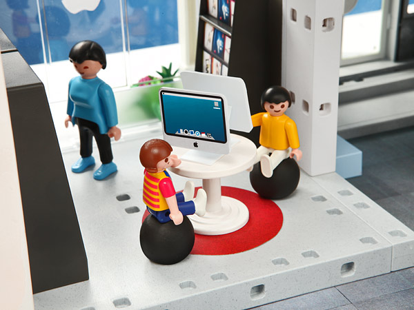 E8bb playmobil apple store kids area