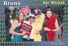 Fotos do evento Bruno - 18.12.11. Foto numero 09 da Social Click Fotografia Digital, do Rio de Janeiro, RJ, que faz fotos divertidas, fotos malucas, fotos com fantasias, fotos na hora, fotografia maluca, fotografia divertida com molduras personalizadas. fotos divertidas malucas foto maluca animadas animado rj rio de janeiro divertida fantasia animada noivas montagem social fotojornalismo casamento