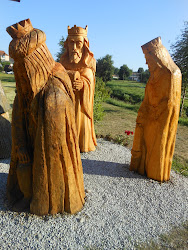 Die Weihnachtskrippe in Třešť wurde mit den Statuen der drei Könige ergänzt. Die Weihnachtskrippe ist überlebensgroß. Die Statuen des Engels, der Hirten, des Schafes, der heiligen Familie und der Könige sind ein Beweis dafür, dass Třešť eine mehr als zweihundertjährige Tradition in Herstellung von Weihnachtskrippen hat. Die Statuen der drei Könige sind ein Werk des Bildhauers Daniel Stejskal. Die Statuen sind ein Ergebnis des Projekts Za sochami regionu renesance („Zu den Statuen im Region der Renaissance“).