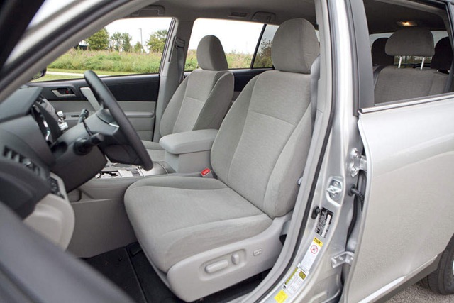 [2011-Toyota-Highlander-frontseats%255B2%255D.jpg]