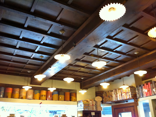 Wanting to feel completely authentic and traditional, the owners decorated the shop with Venetian glass lamps.